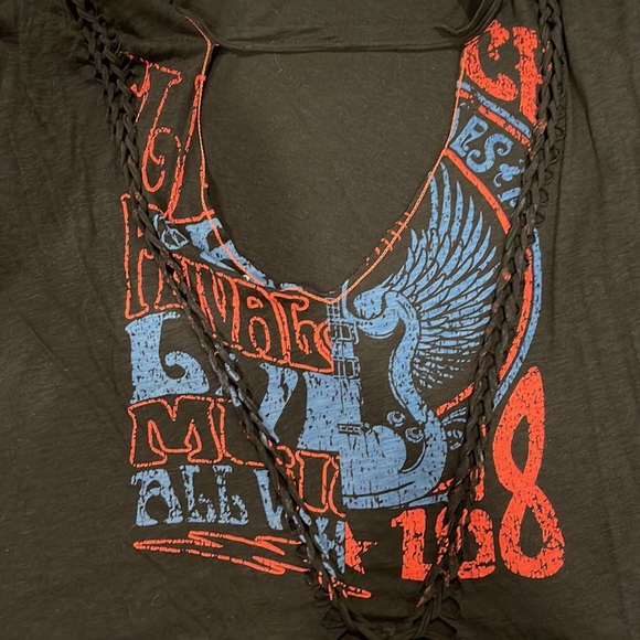 Distressed hand cut T-Shirt - Picture 5 of 5
